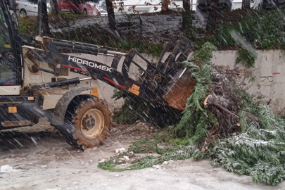 Trabzon'da kritik noktalarda kar temizliği